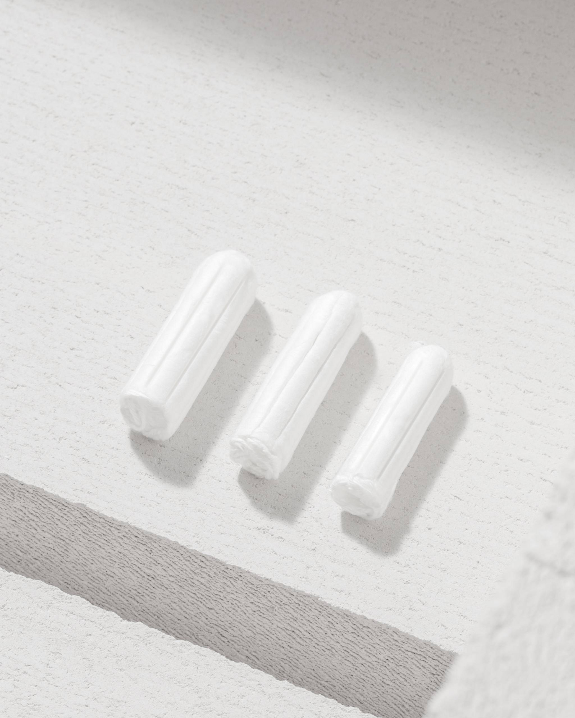 Image of 3 unpackaged non-applicator organic cotton tampons