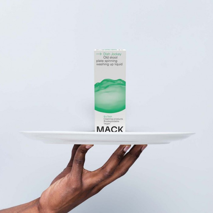Mack exterior box of washing-up liquid on a plate