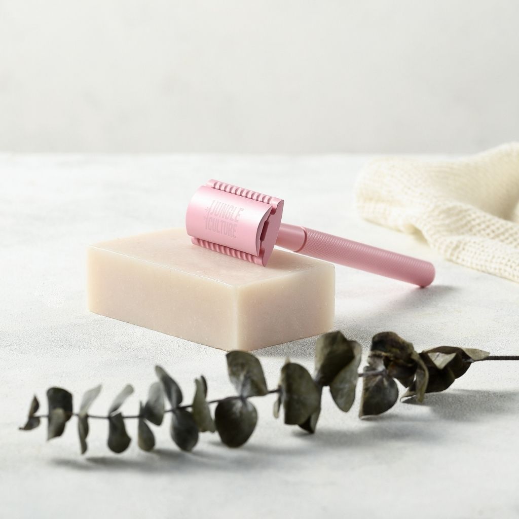 Women's safety online razor